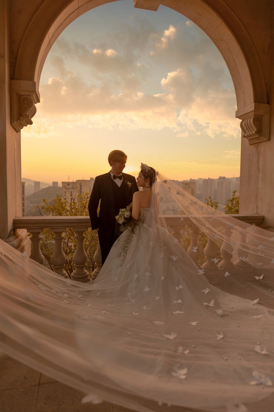 Sunset archway wedding photo