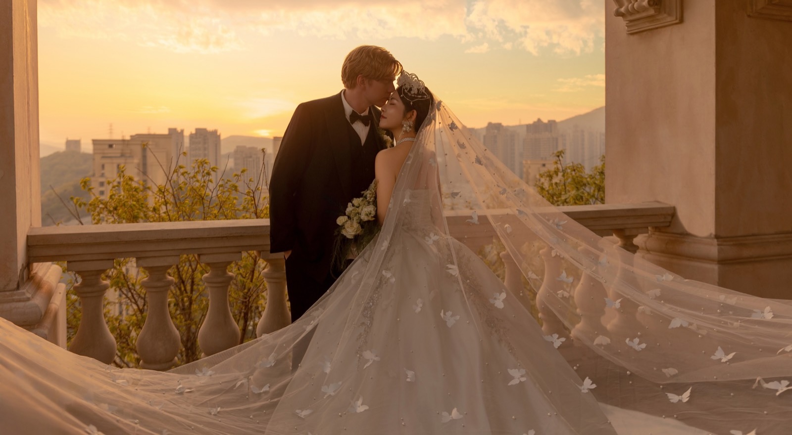 Mary and Lachlan — sunset wedding photo